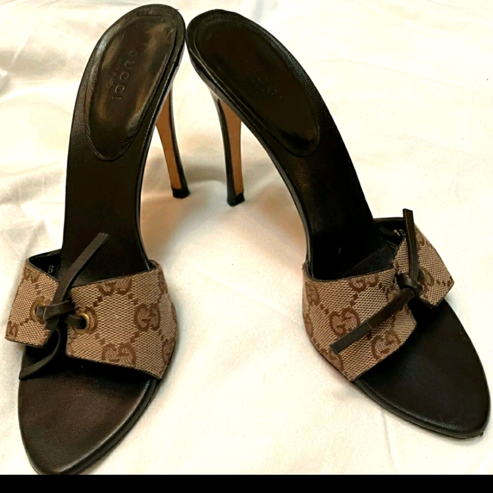 Vintage monogram Gucci heels